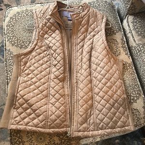 Nice Laura Scott vest. Warm, but not heavy. Tan in color.